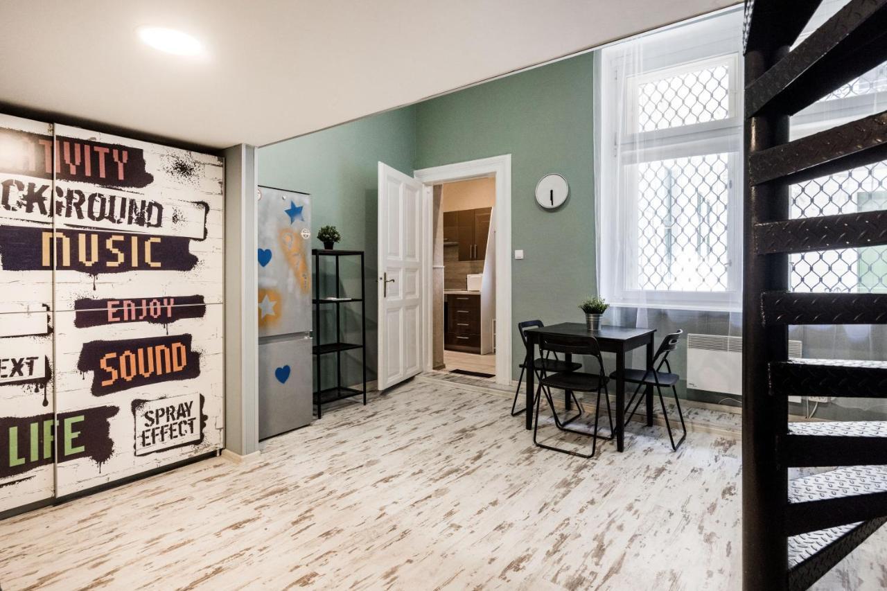 Hungarian Rebelian With Ac Appartement Boedapest Buitenkant foto